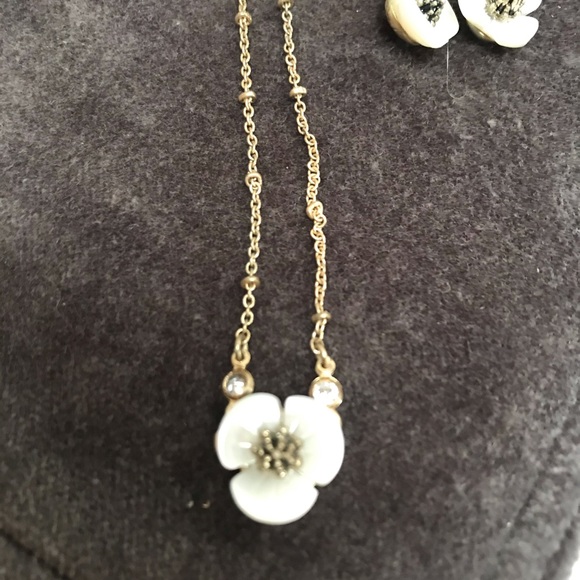 Imitation mother of pearl necklace earring set - Picture 2 of 7